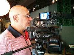 Ríchard Izarra of PRODU.com debuts his Canon XA20 camcorder 8