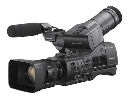 Sony's NEX-EA50 lets you zoom through prime lenses, losslessly 18
