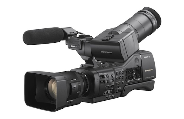 Sony's NEX-EA50 lets you zoom through prime lenses, losslessly 1