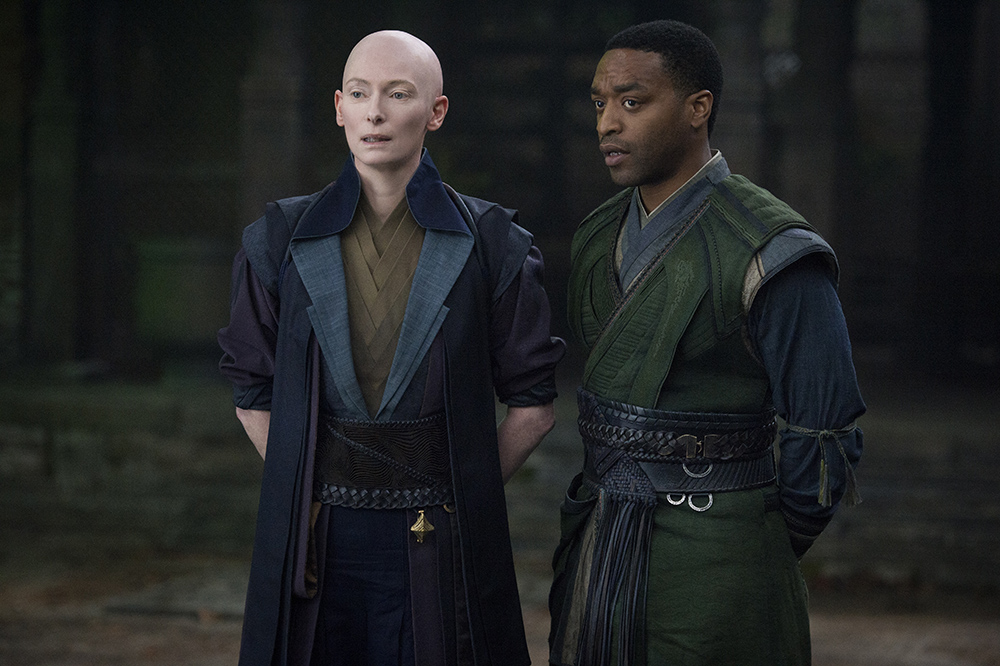 Marvel's DOCTOR STRANGE..L to R: The Ancient One (Tilda Swinton) and Mordo (Chiwetel Ejiofor)..Photo Credit: Jay Maidment..©2016 Marvel. All Rights Reserved.