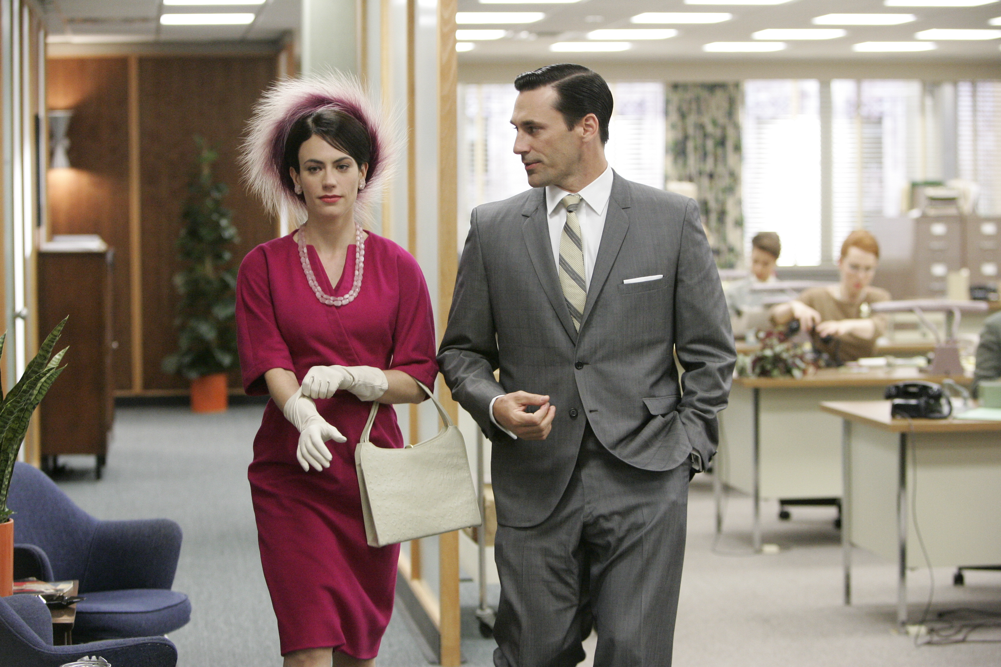 Rachel Menken (Maggie Siff) and Don Draper (Jon Hamm) - Mad Men - Season 1, Episode 3 - Photo Credit: Doug Hyun/AMC