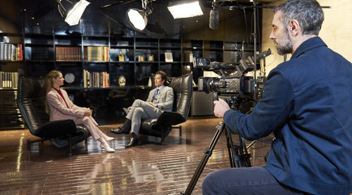 How has Sony’s PXW-Z300 taken the lead in news and documentary shooting? 1