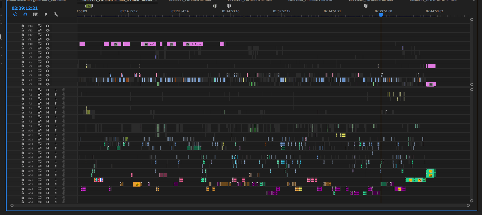 In greater details. Premiere Pro timeline. Premiere Pro на таймлайне появилась надпись.