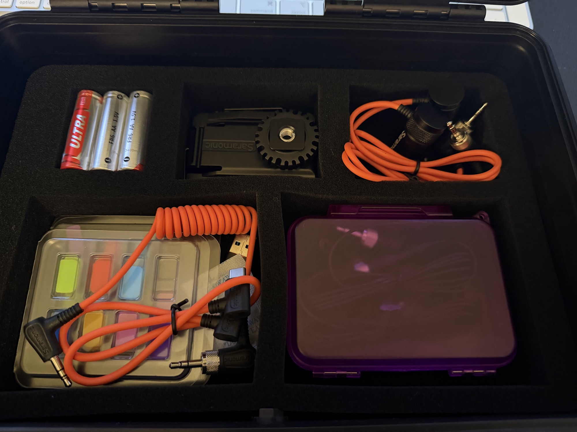 Review: The Saramonic K9 Wireless Mic System 7 Review: The Saramonic K9 Wireless Mic System 7