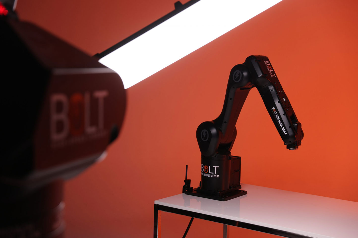 Bolt Mini Model Mover: the smallest robotic arm from MRMC
