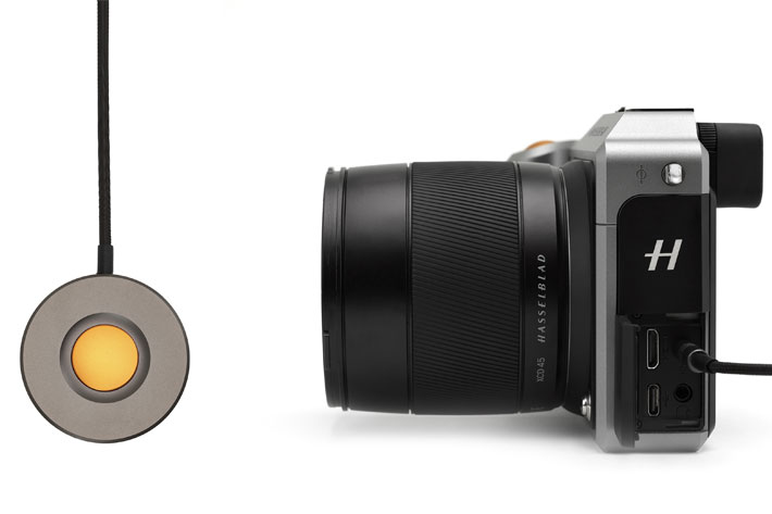 Hasselblad: a new release cord and charging hub for the X1D-50c mirrorless camera