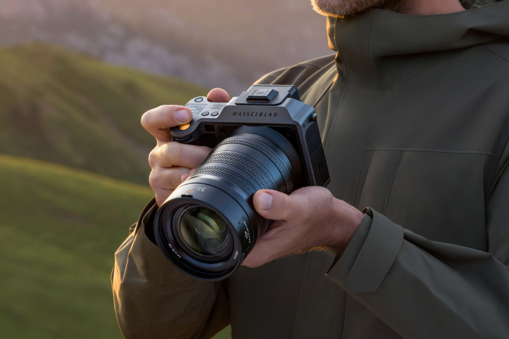 Hasselblad X2D II 100C: continuous AF and true end-to-end HDR