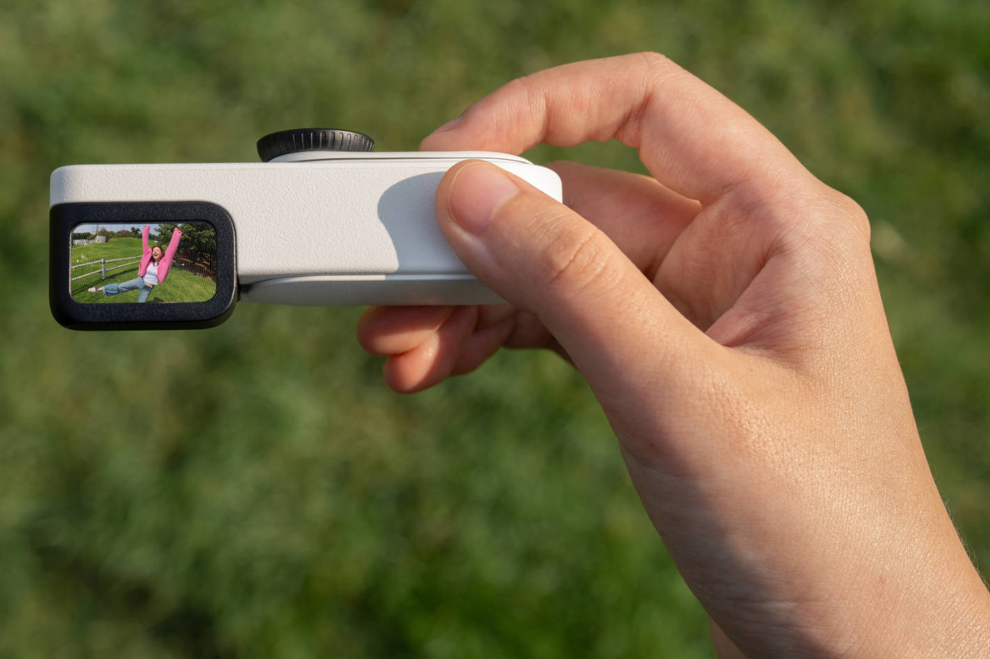 Insta360 GO 3S Retro Bundle has an optical waist-level viewfinder 