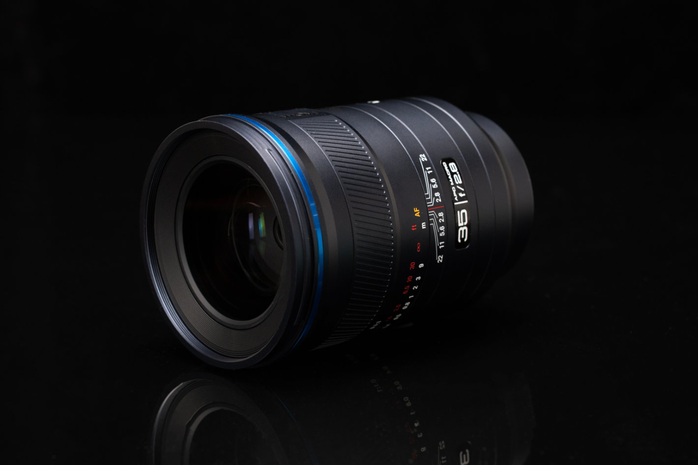 Laowa ACRIS: the world's first full-frame AF 35mm 1:1 macro