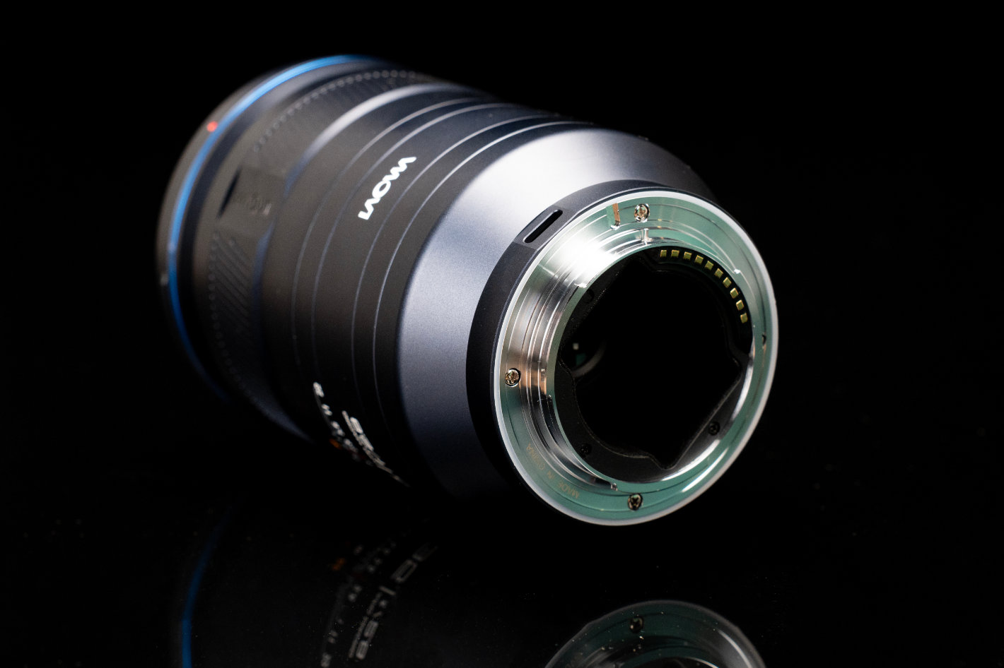 Laowa ACRIS: the world's first full-frame AF 35mm 1:1 macro