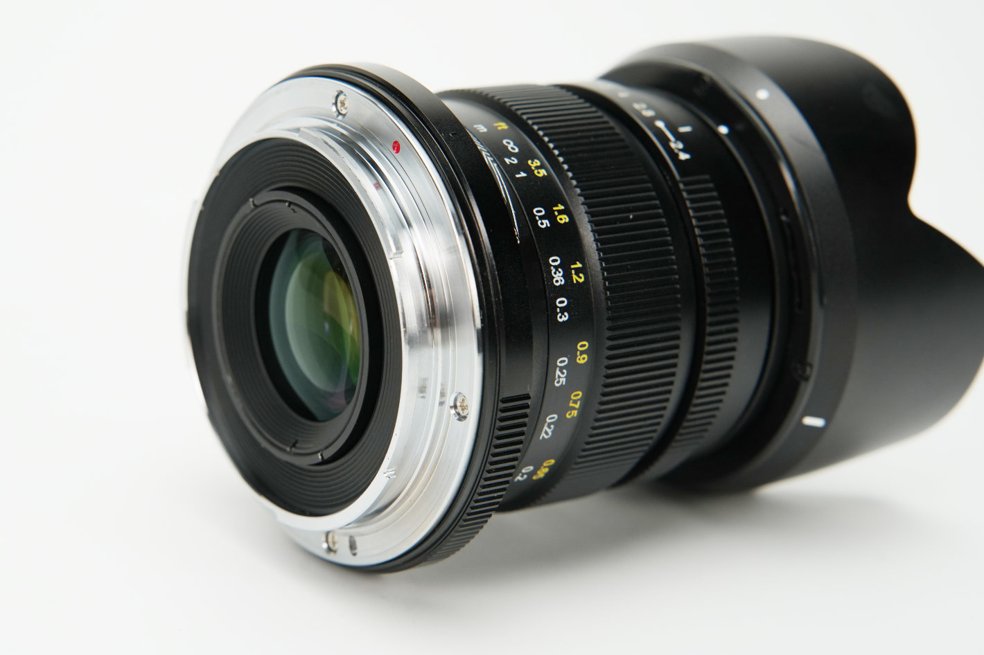 Zhong Yi Optics announces Pittura 30mm f/2.4 lens for medium format