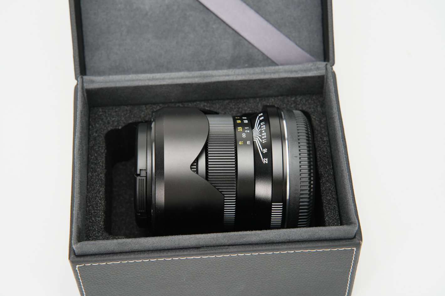 Zhong Yi Optics announces Pittura 30mm f/2.4 lens for medium format
