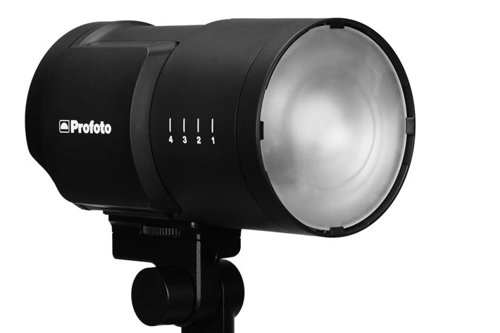 Profoto B10, a portable flash the size of a medium-sized zoom