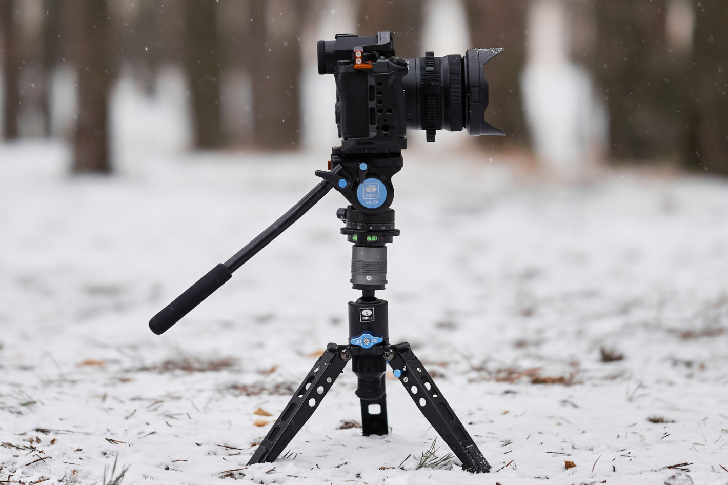 Sirui SVM: the agility of a monopod and the stability of a tripod