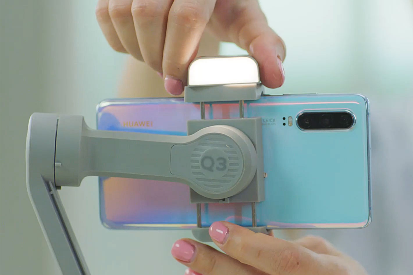 SMOOTH-Q3: a smartphone gimbal with integrated fill light
