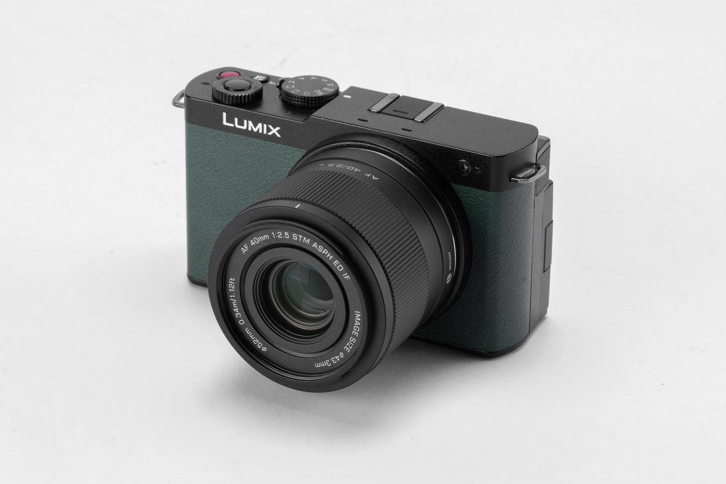 Viltrox brings its full-frame Air Series to L-Mount