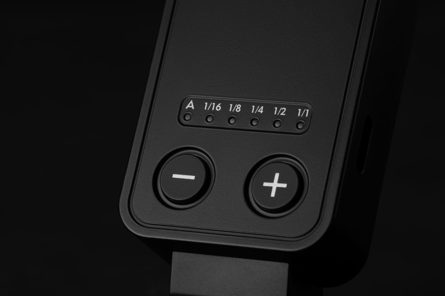 Viltrox Vintage Z2 TTL: a radical on-camera flash